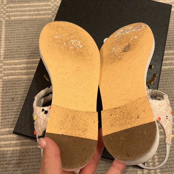CHANEL White & Pink Tweed Thong Sandals - Picture 15 of 16